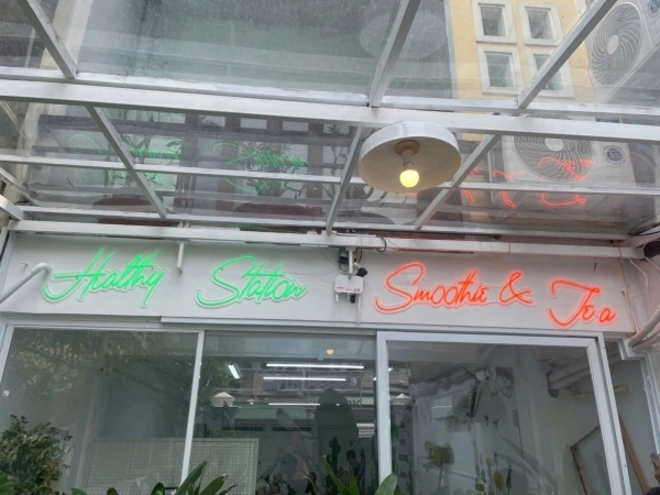Bảng hiệu Smoothie & Tea
