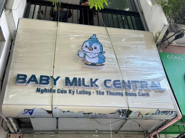 Bảng hiệu cửa hàng BABY MILK CENTRAL
