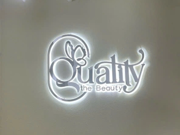 Bảng hiệu Qualily Beauty